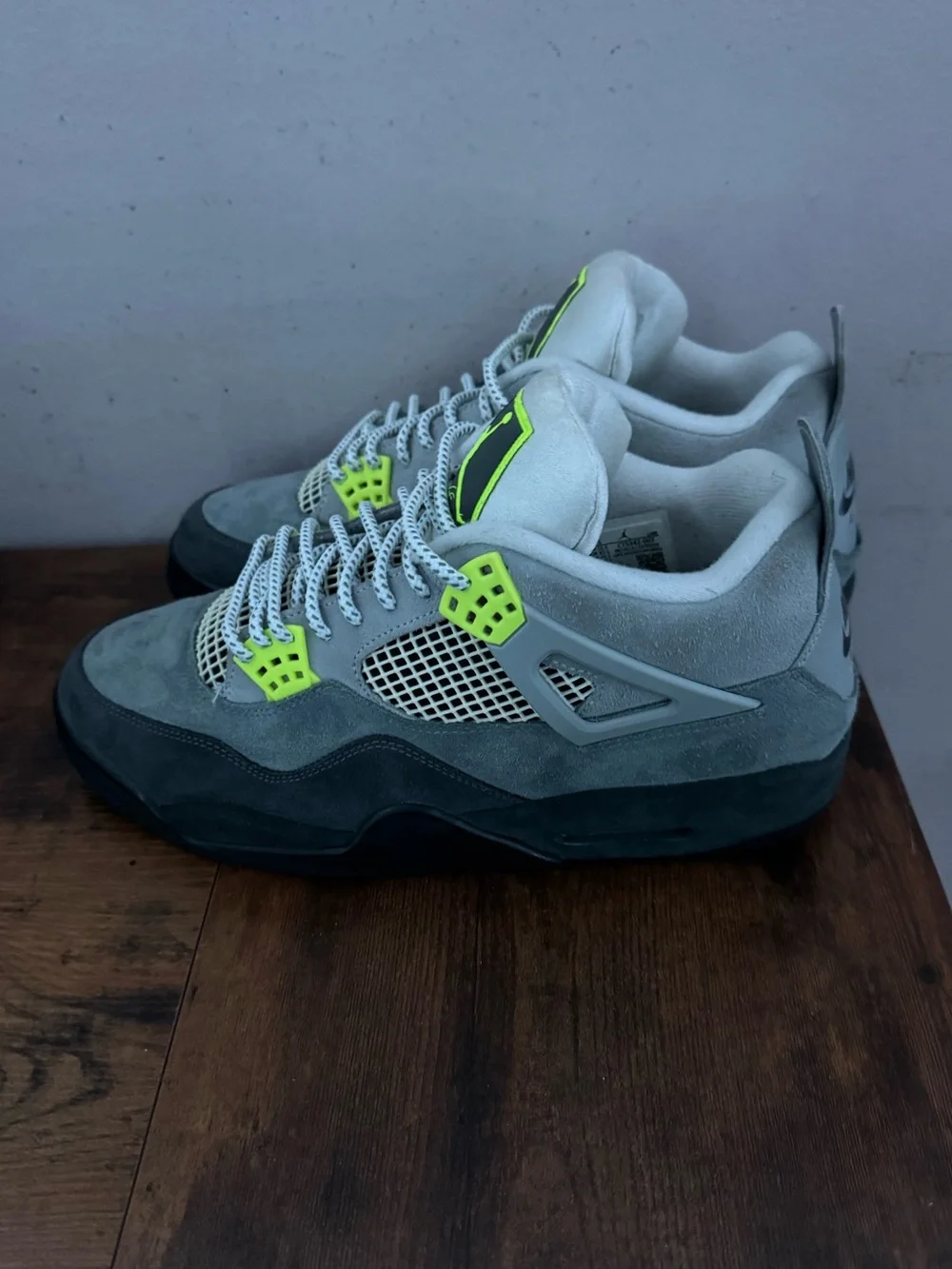 Jordan 4 SE “neon 95”